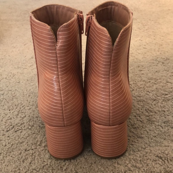 NWOT Blush Faux Crocodile Chinese Laundry ankle boots 2 1/2” heel - Picture 3 of 5